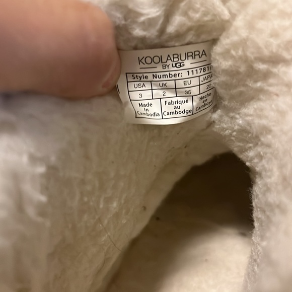 Gently used UGG Koolaburra Girls Boots size 3 or 5 - Picture 9 of 10